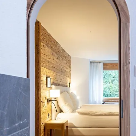 Luxurious In Quiet Park Apartment *