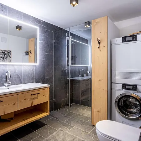 Luxurious In Quiet Park Appartamento Flims